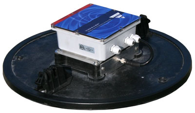 Manhole antenna in street